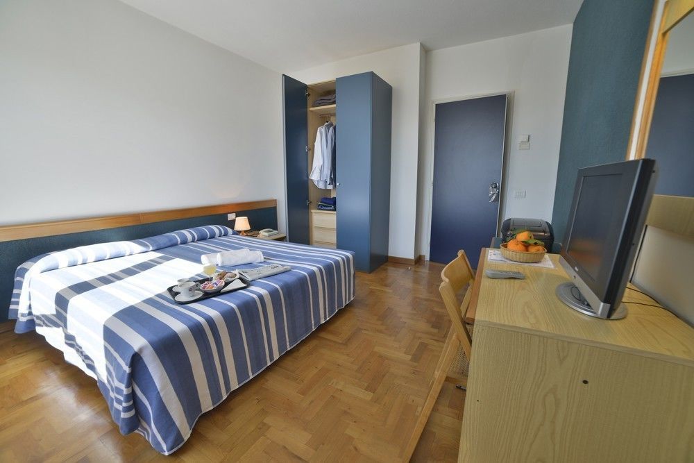 Hotel Mistral 오리스타노 외부 사진